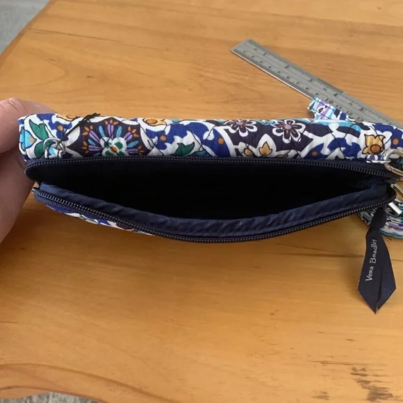 Vera Bradley RFID Wallet Crossbody Blue White "Lisbon Medallion Cool" NEW - Picture 7 of 10